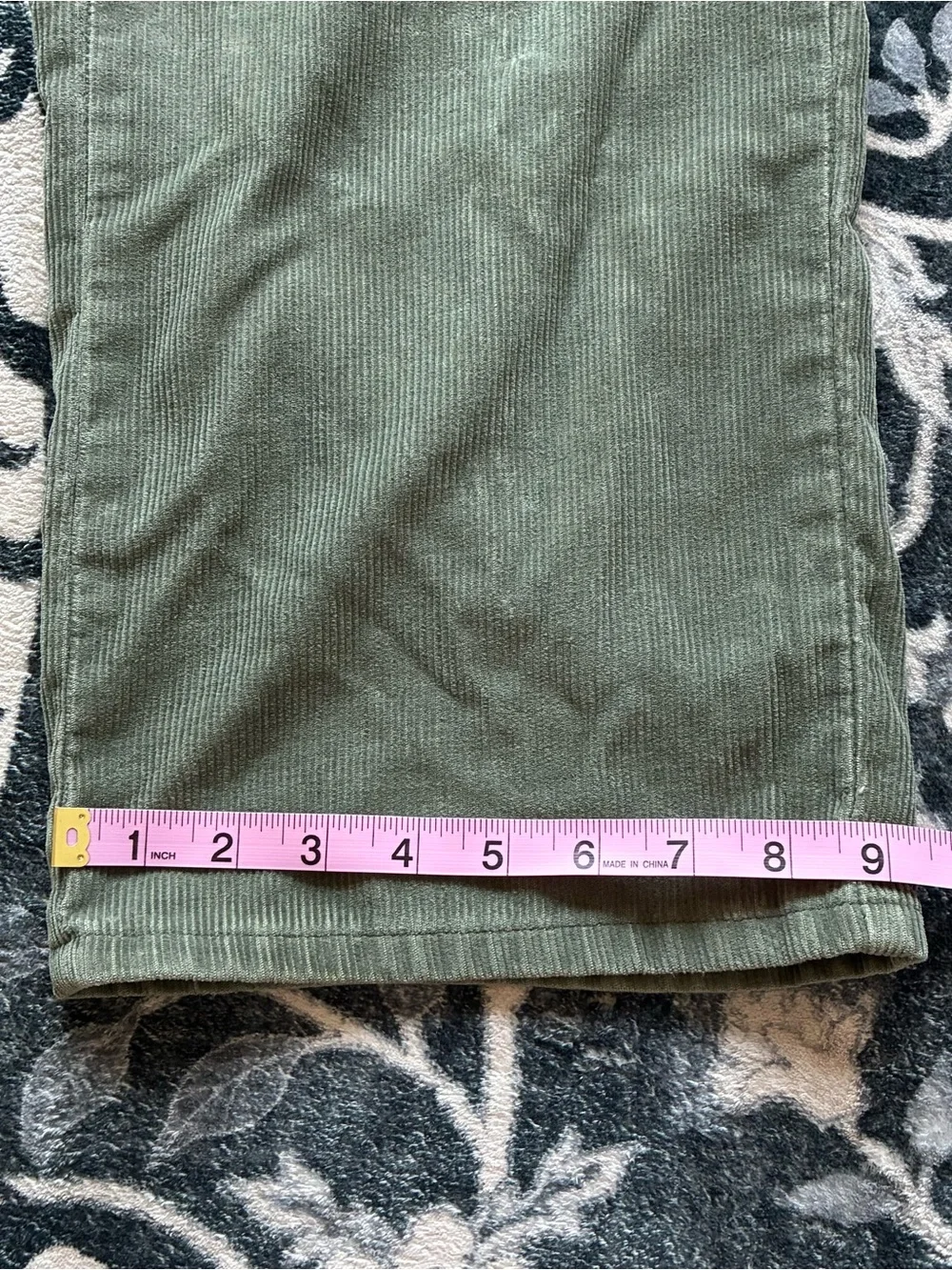 002 - VINTAGE 00s LEVIS SILVER TAB Y2K CORDUROY GREEN PANTS